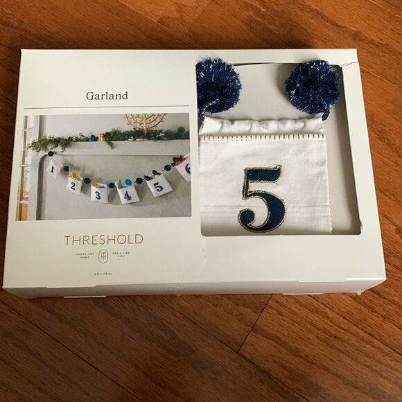 LAST ONE Eight days of Hanukkah 6-foot Garland.  NWT - Picture 1 of 6